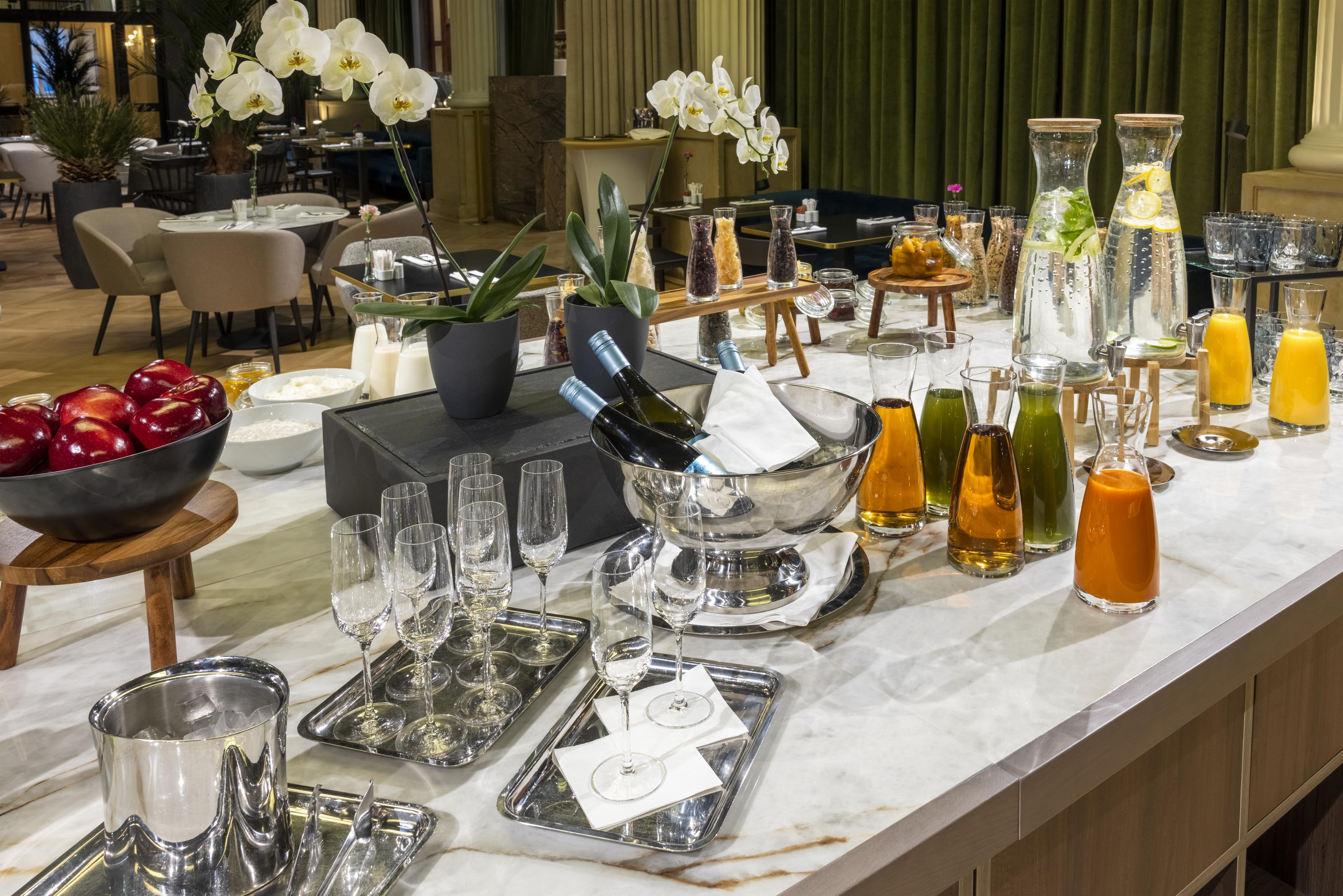 فندق Nh Collection Prague Carlo IV المظهر الخارجي الصورة A buffet at a hotel