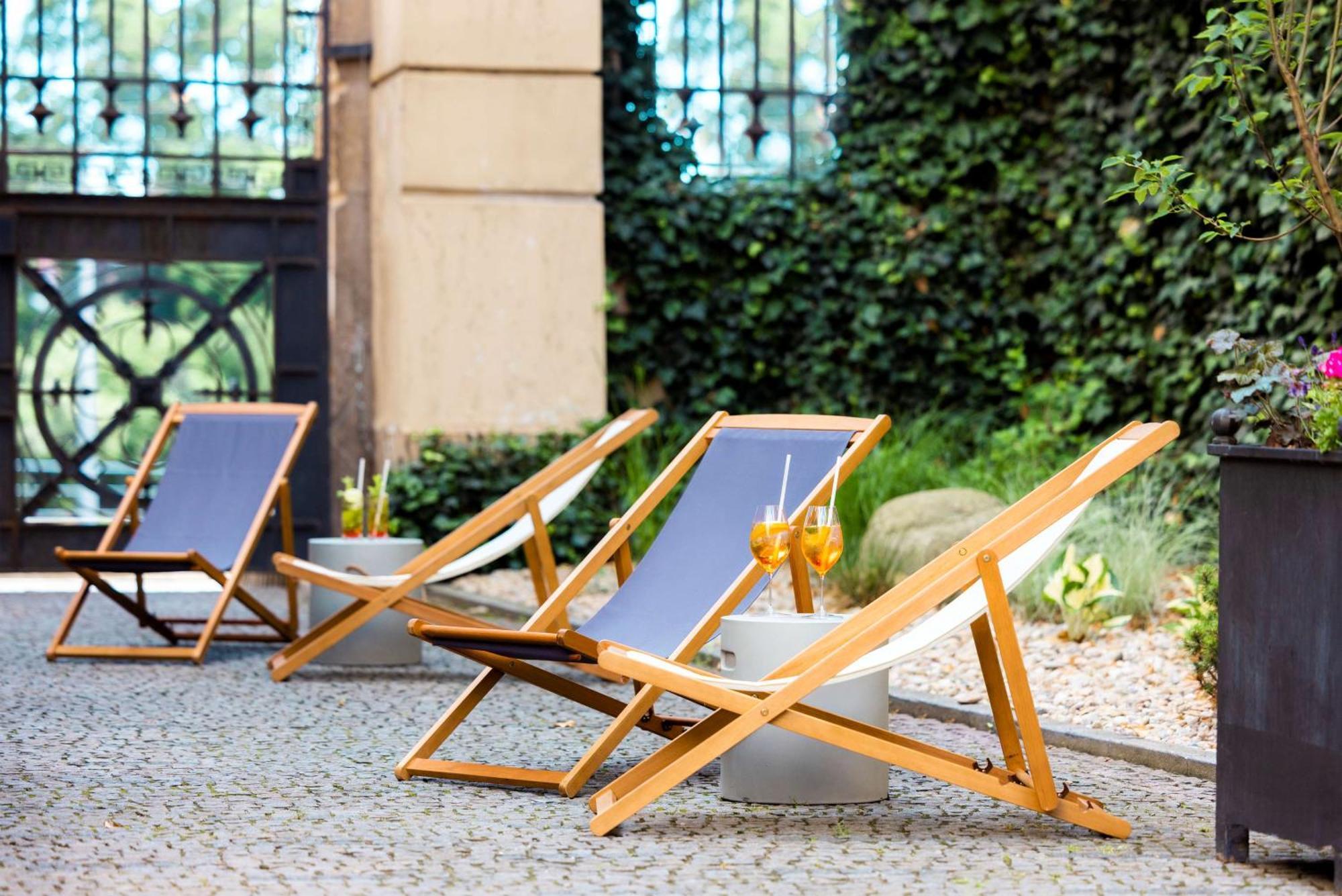 فندق Nh Collection Prague Carlo IV المظهر الخارجي الصورة A pair of deck chairs