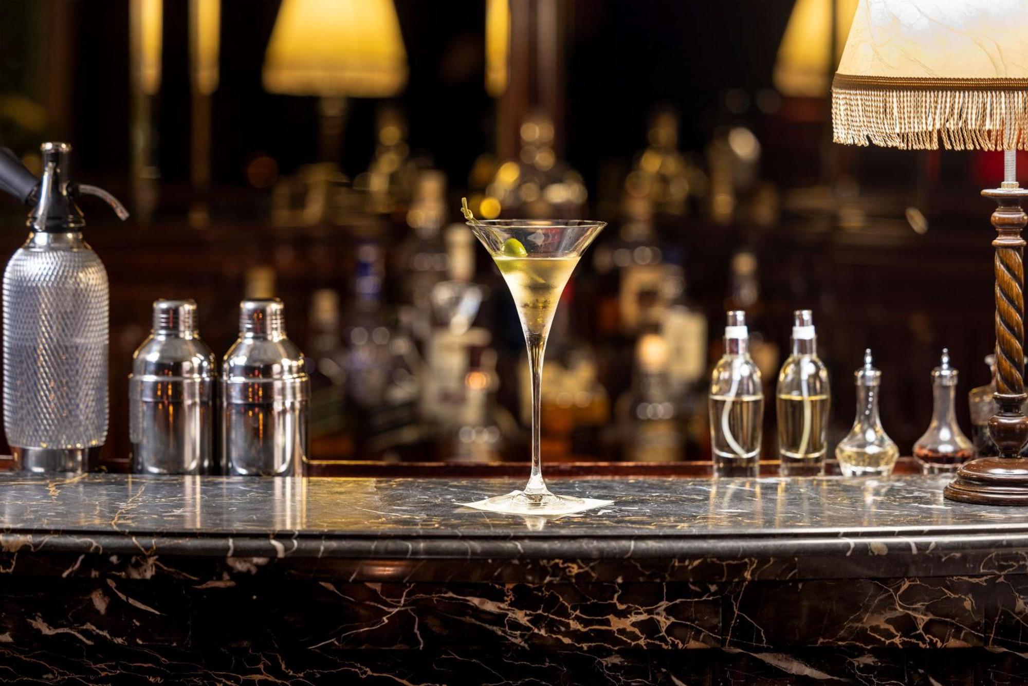 فندق Nh Collection Prague Carlo IV المظهر الخارجي الصورة A dry martini
