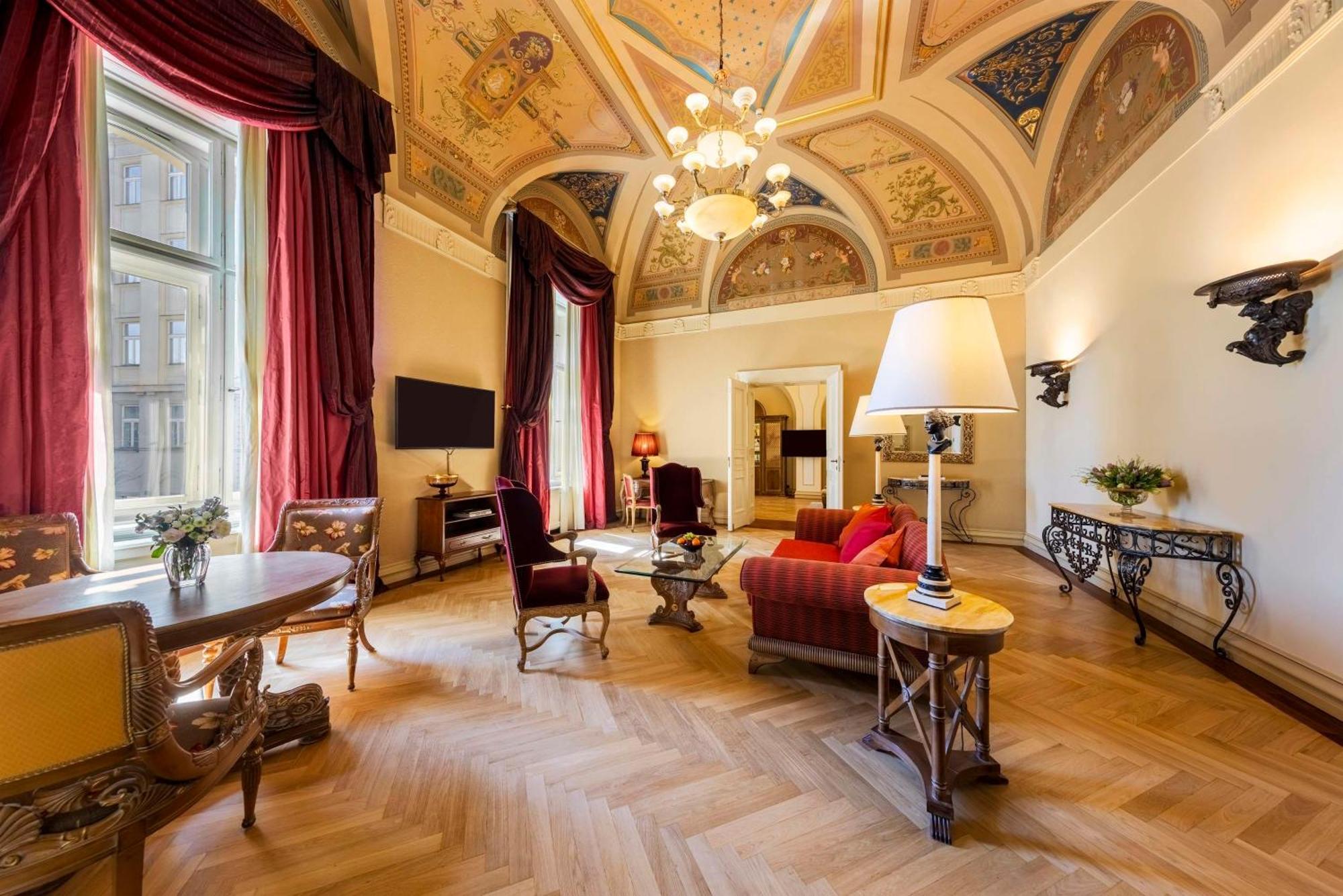 فندق Nh Collection Prague Carlo IV المظهر الخارجي الصورة The interior of the suite
